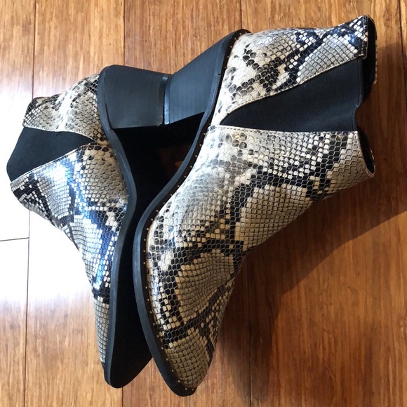 Universal Thread Snake Skin Stud Booties - Picture 4 of 11